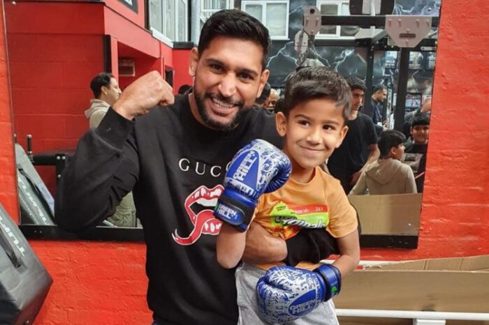 Former boxing world champion Amir Khan surprises children at boxing gym