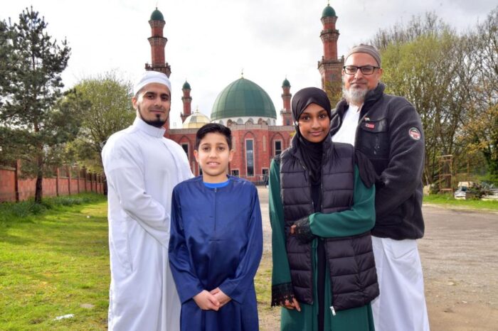 Two friends embarked on 30 day mosque tour across the UK during Ramadan